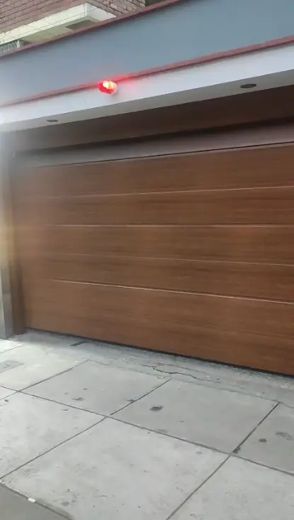 Portada del video sobre Puerta seccional | LUFAMA SAC